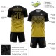 Benutzerdefiniertes Fußballtrikot mit Sublimationsdruck in Altgold und Schwarz Benutzerdefiniertes Fußballtrikot mit Sublimationsdruck in Altgold und Schwarz